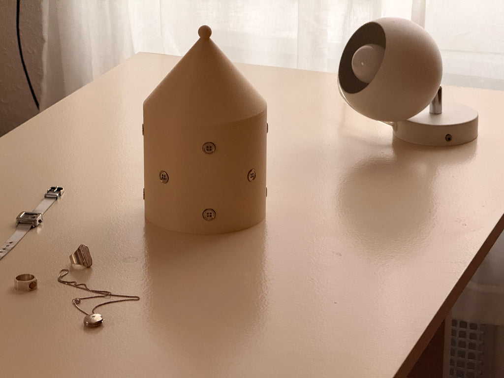 Storage container large with silver buttons (butter yellow)