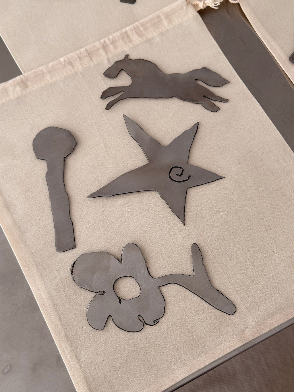 Magnet set of 4