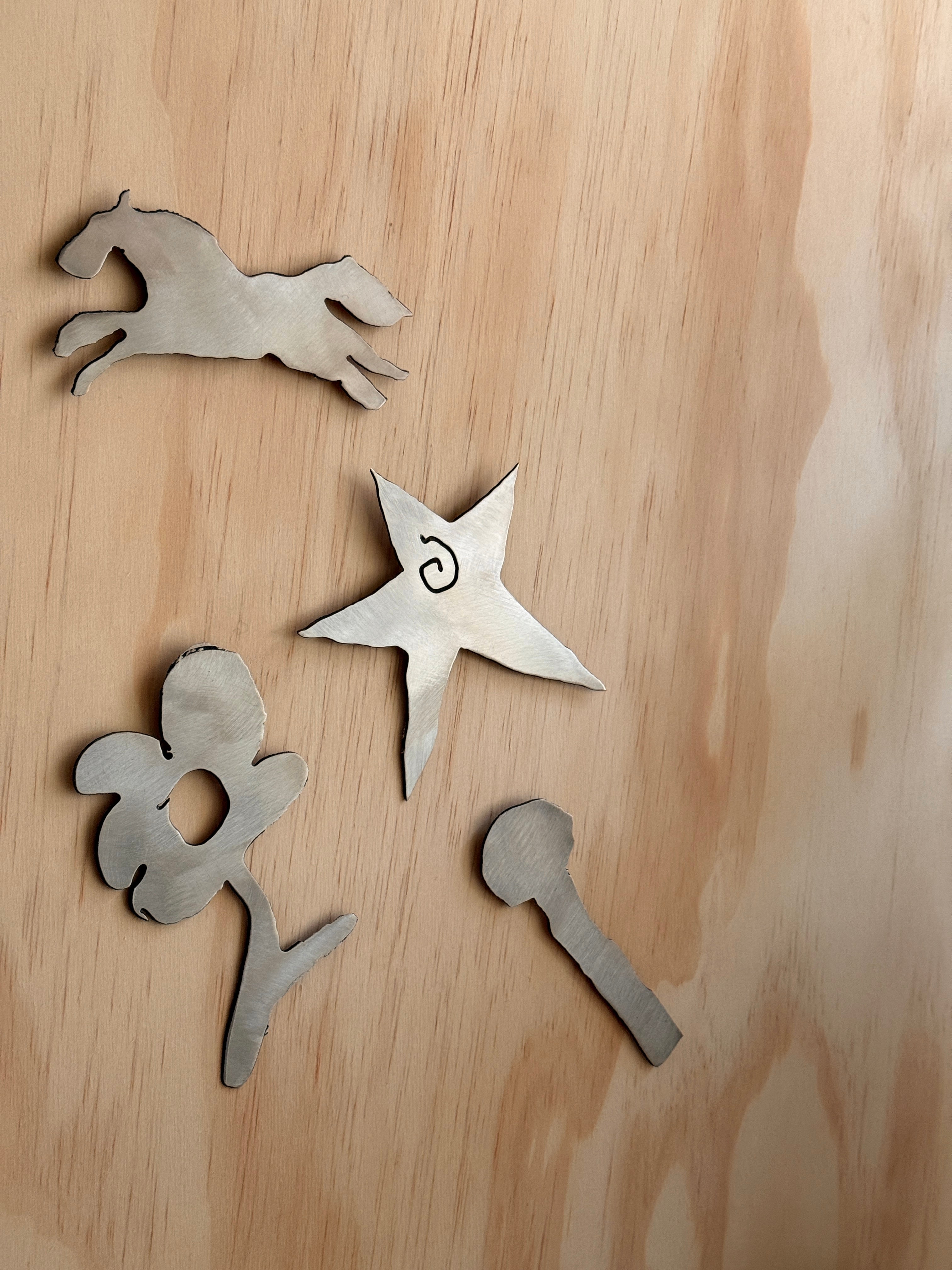 Magnet set of 4