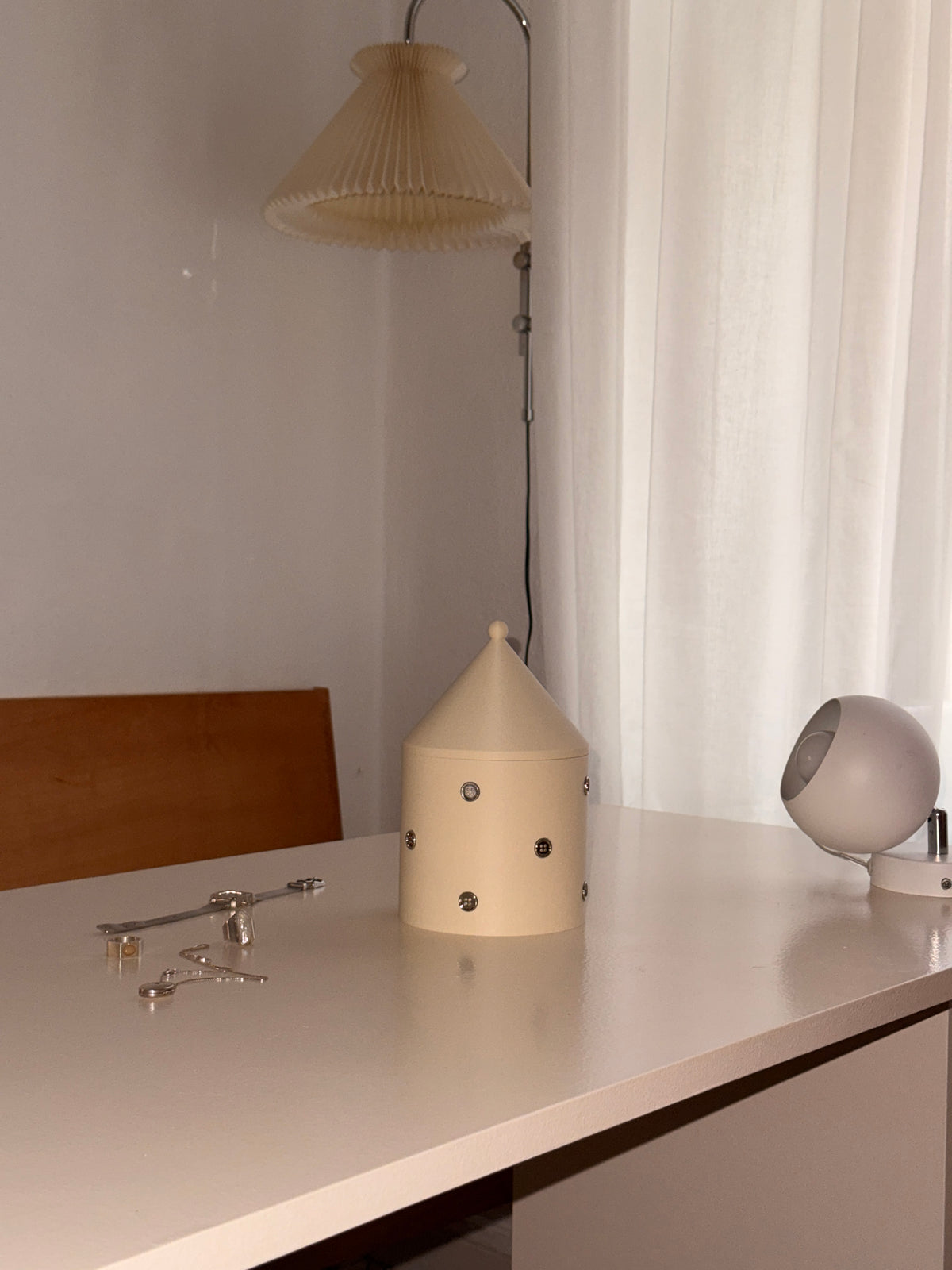 Storage container large with silver buttons (butter yellow)