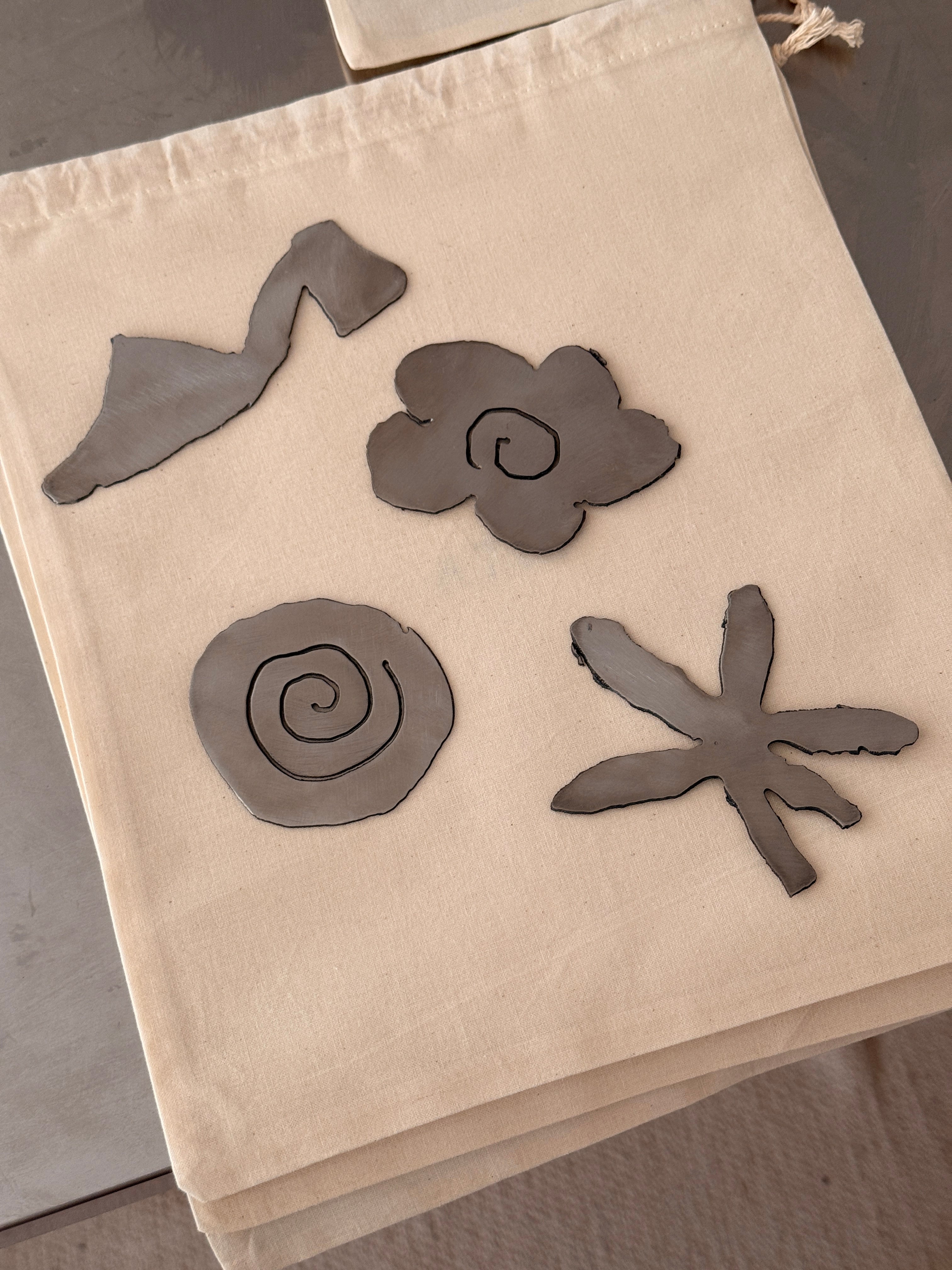 Magnet set of 4