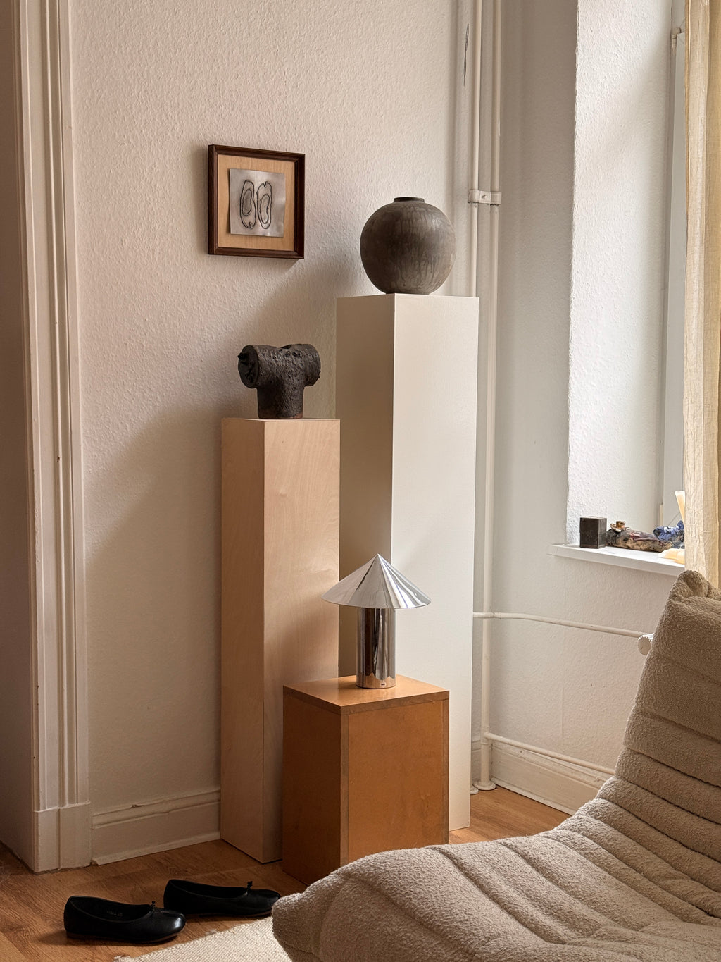 Tip tap tabi neutral wood artwork