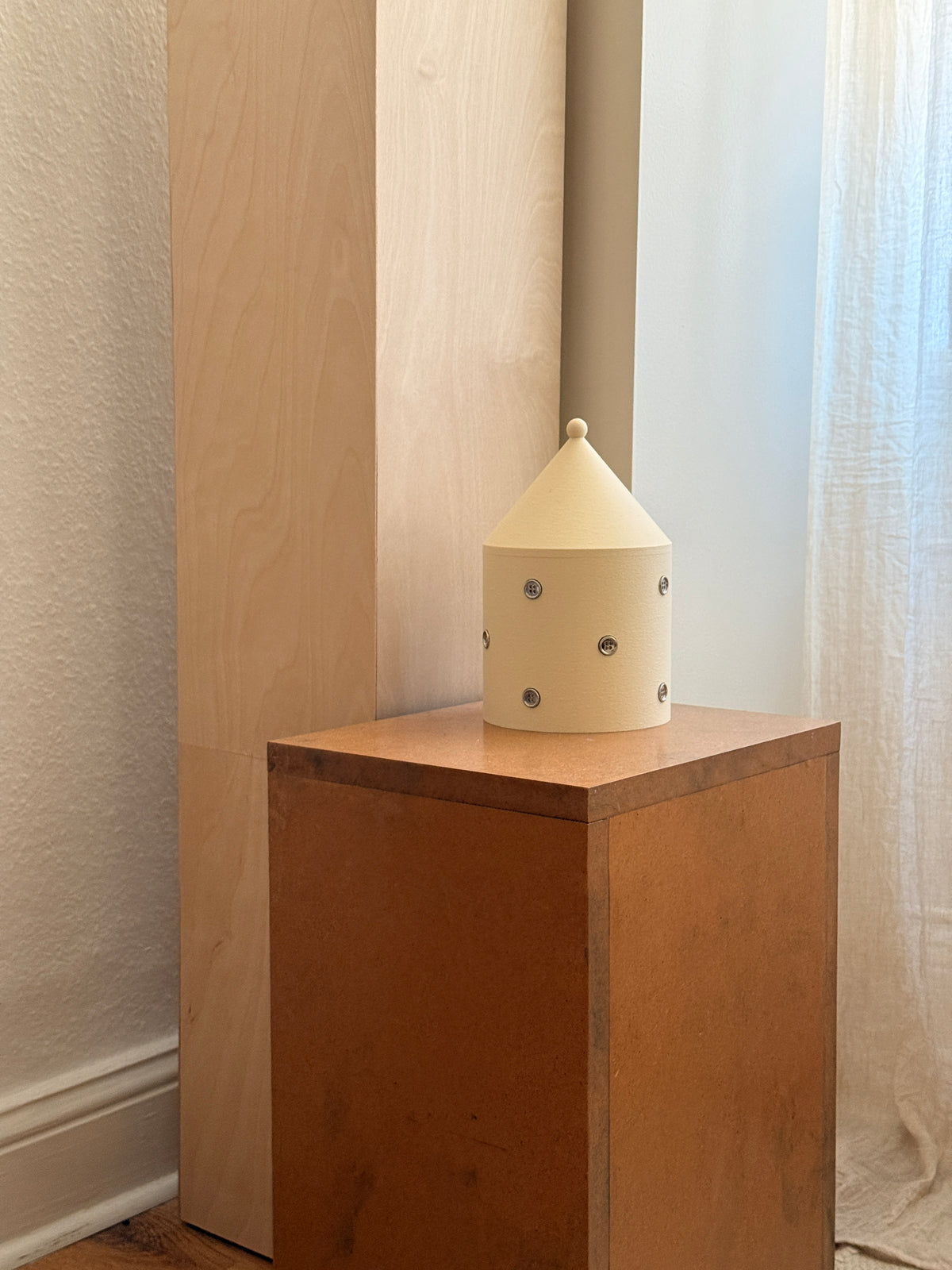 Storage container large with silver buttons (butter yellow)